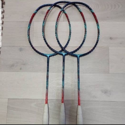 可愛いクリスマスツリーやギフトが バドミントンラケット 9000c 3本セット Aeronaut バドミントン Samgypsum Com