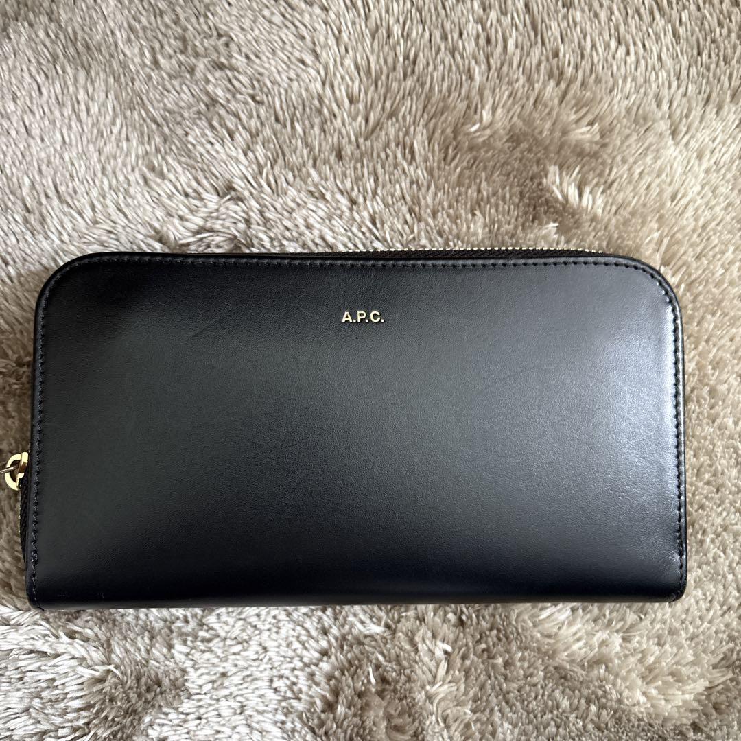 A.P.C. ブラックレザー長財布