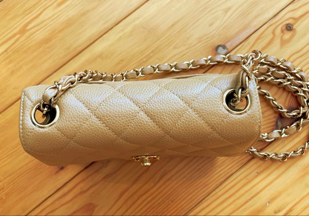 極美品!シャネルミニマトラッセ キャビアスキン ベージュ ゴールド 極美品!シャネルミニマトラッセ キャビアスキン ベージュ ゴールド