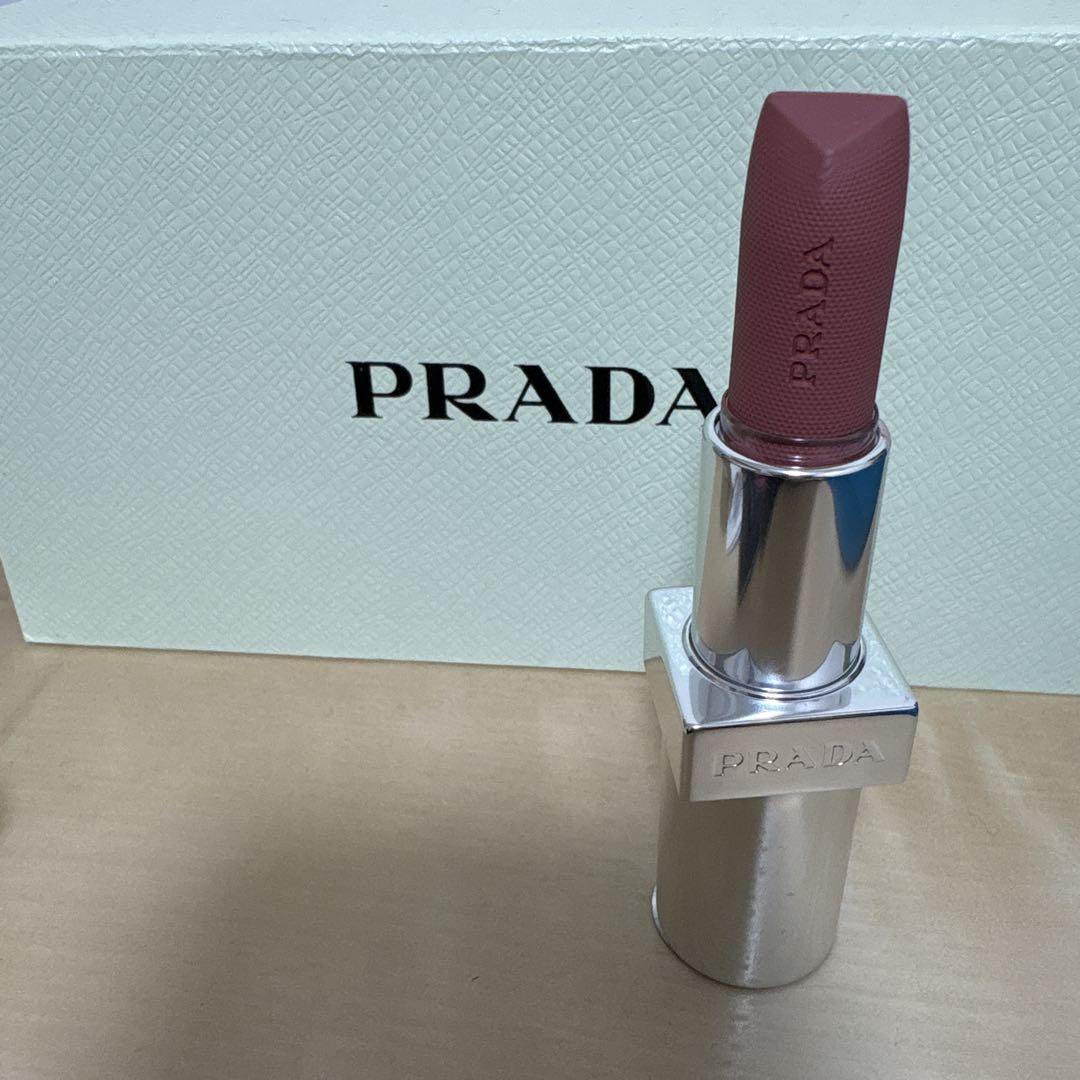 Prada Monochrome Smooth Nylon 口紅