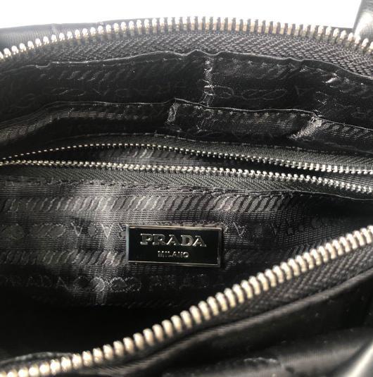 PRADA ノベルティ　ショルダーバッグ