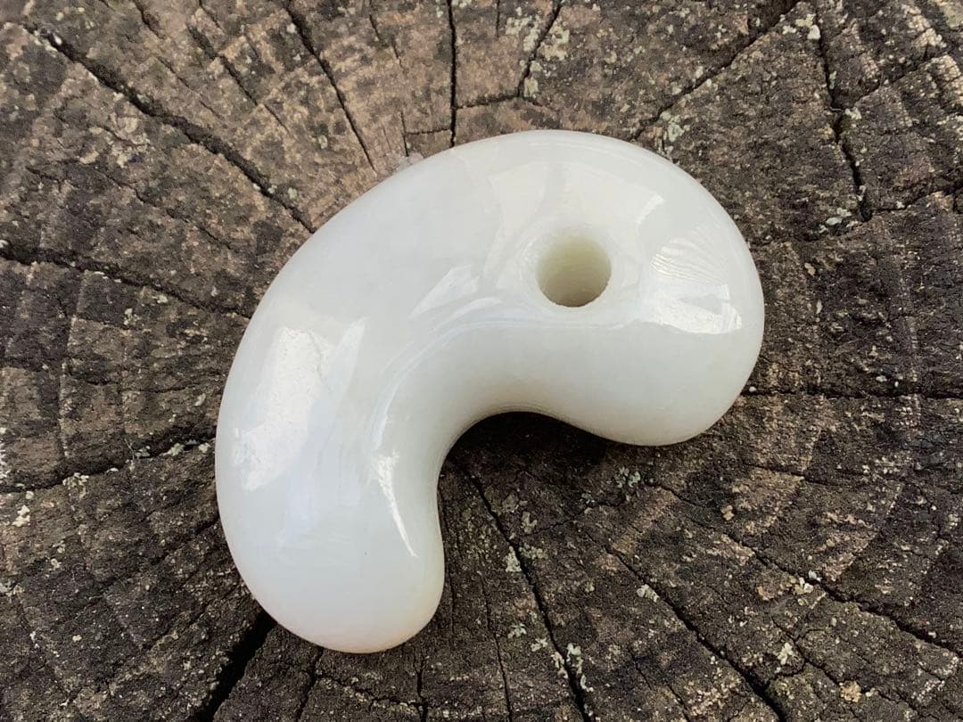 極上物✳きらきら味の素‼️小滝産糸魚川翡翠勾玉　氷の世界へアイスジェイド　鑑別書付 極上物✳きらきら味の素‼️小滝産糸魚川翡翠勾玉 氷の世界へアイス