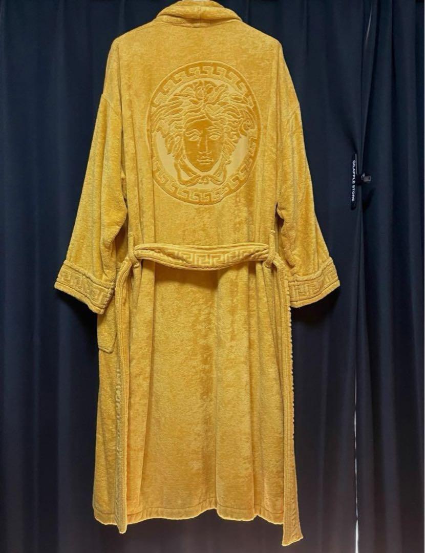 ペアルックにも♪*VERSACE バスローブ ゴールド蛇刺繍入り ヴェルサーチェ オールオーバー バスローブ ブラック | VERSACE JP