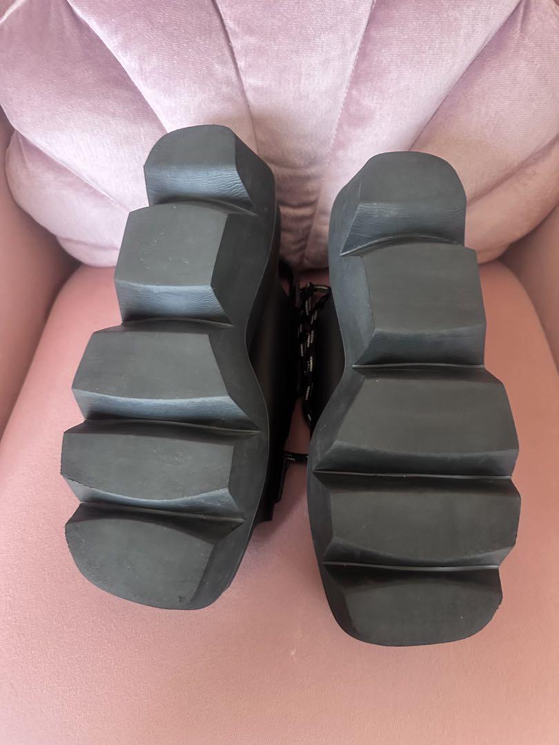sacai 美品！厚底サンダル　黒レザー　替え紐箱付きsize37 sacai 美品！厚底サンダル 黒レザー 替え紐箱付きsize37