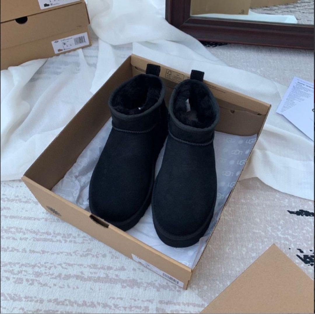 【最終値下げ】 未使用UGG ミニプラットフォーム 箱付24CM