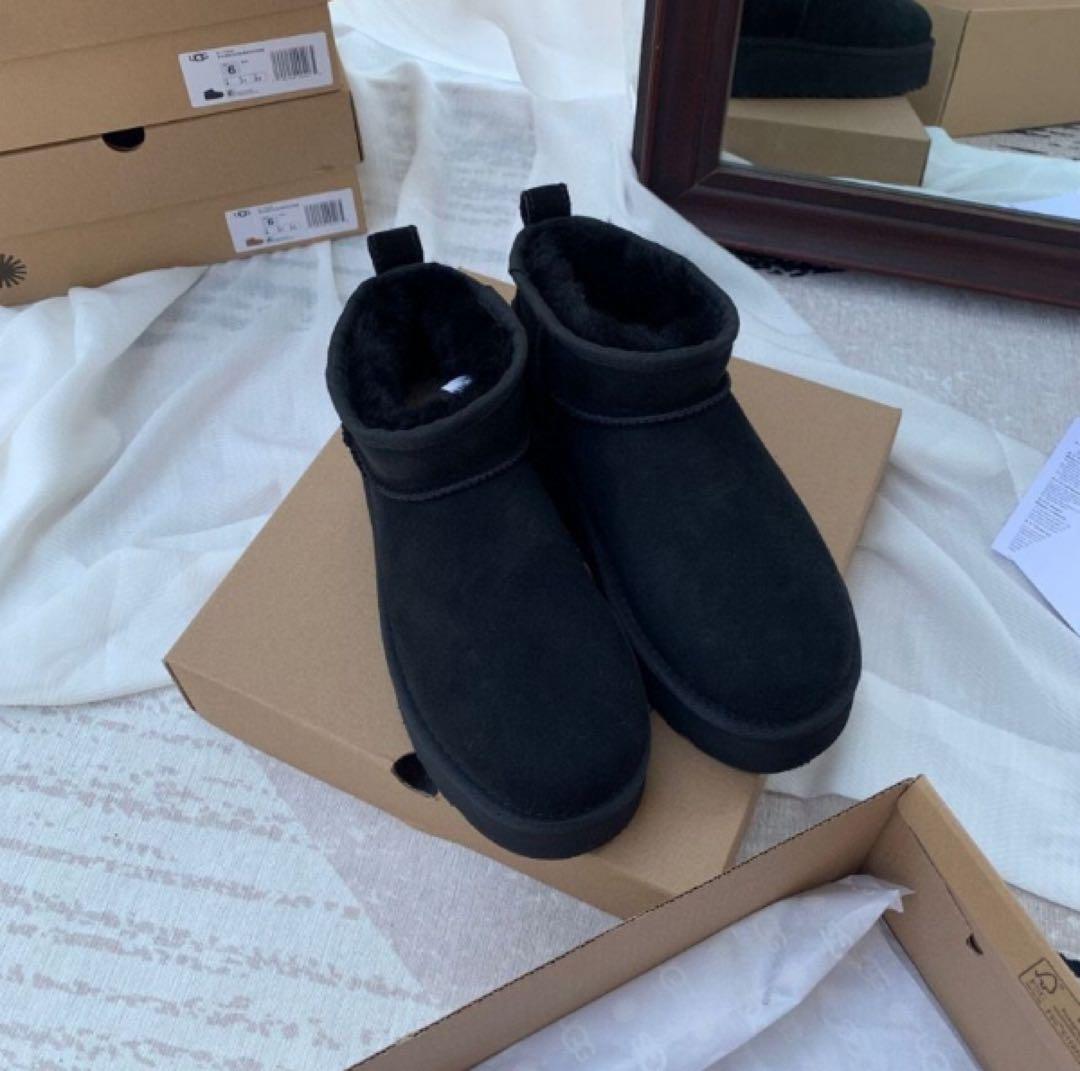 【最終値下げ】 未使用UGG ミニプラットフォーム 箱付24CM