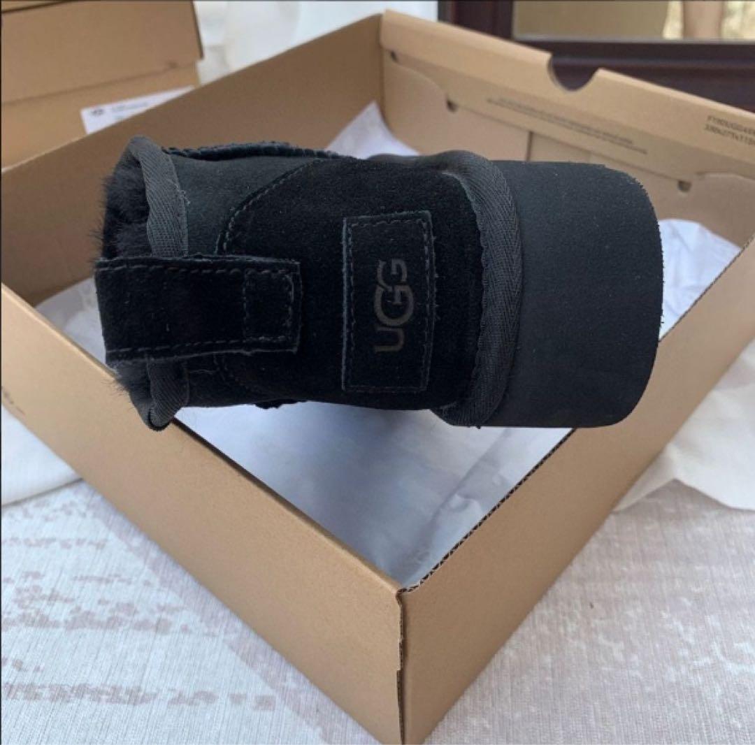 【最終値下げ】 未使用UGG ミニプラットフォーム 箱付24CM