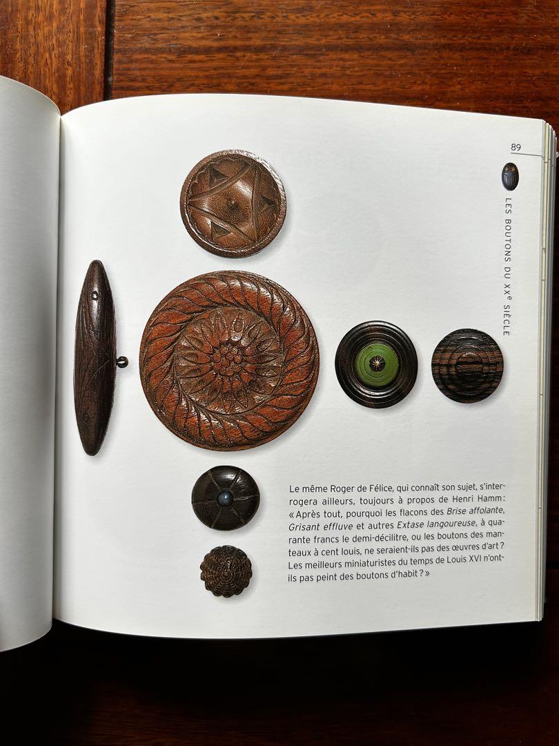 Boutons by Loïc Allio
