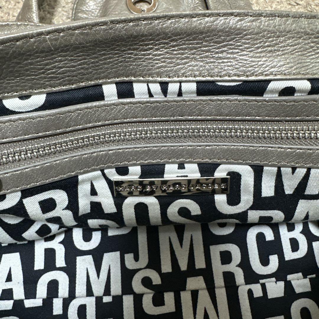 MARC JACOBSマークジェイコブス　シルバー レザー ハンドバッグ
