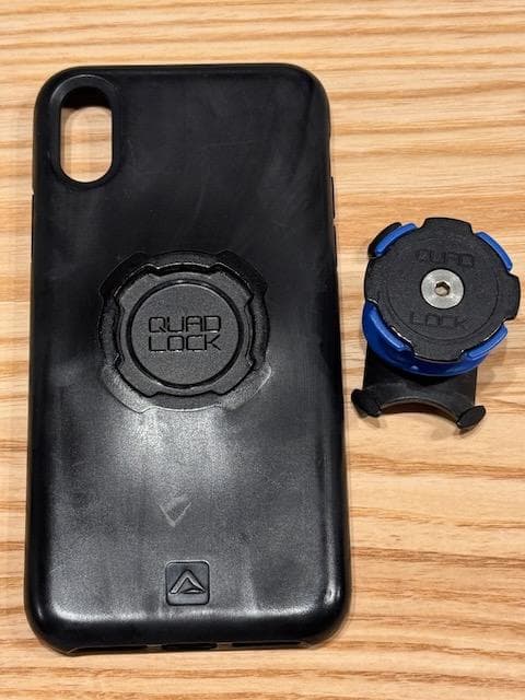 iPhone XS 256GB SIMフリー + Quad Lockセット iPhone XS 256GB SIMフリー + Quad Lockセット