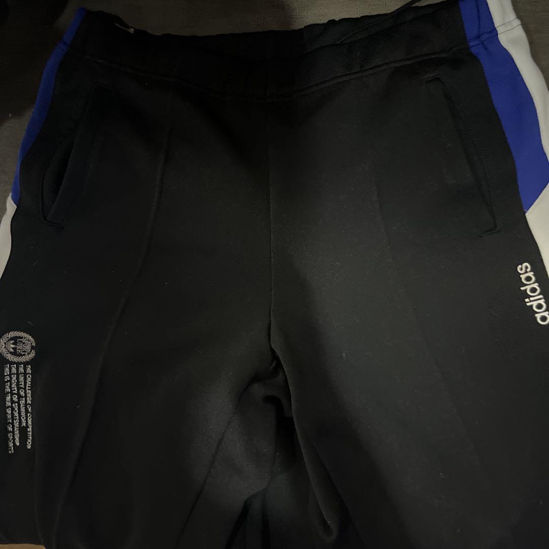 adidas デサント社製