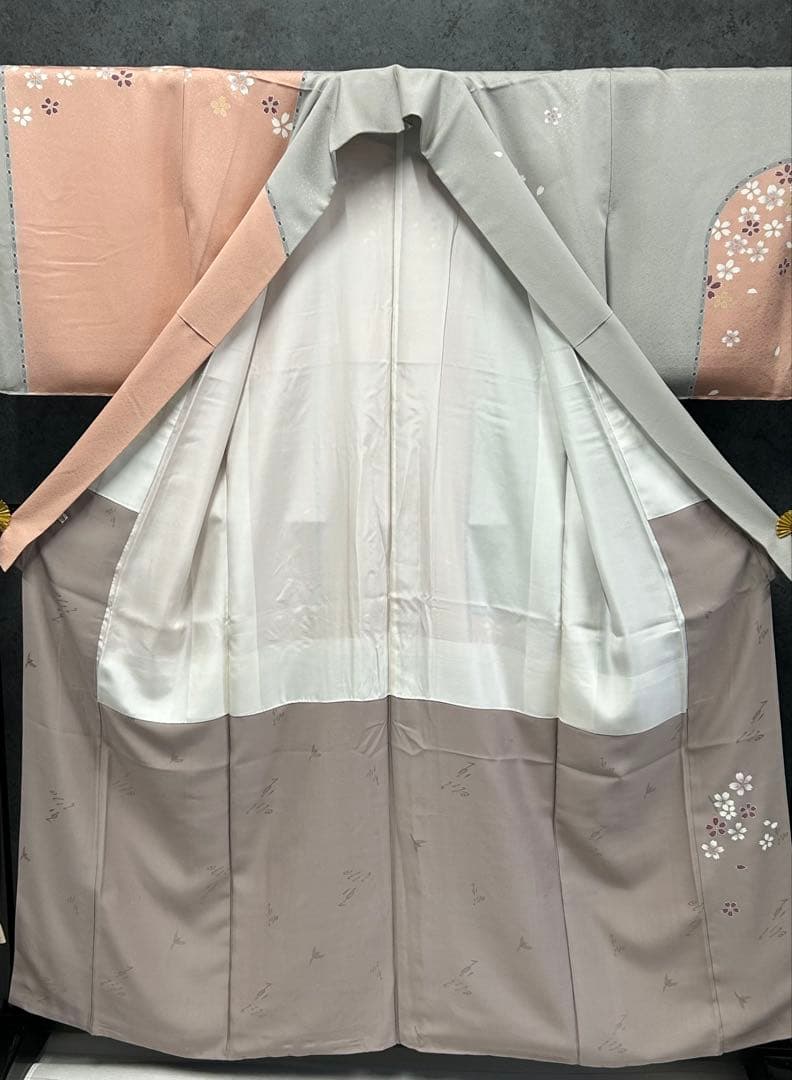 訪問着 【中村玉緒】砂色　鴇色　桜　花柄　金彩　染め分け　しつけ　美品