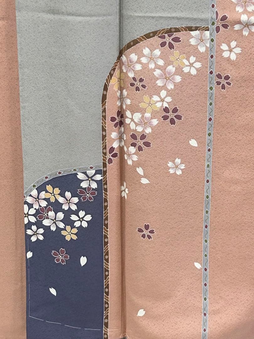 訪問着 【中村玉緒】砂色　鴇色　桜　花柄　金彩　染め分け　しつけ　美品