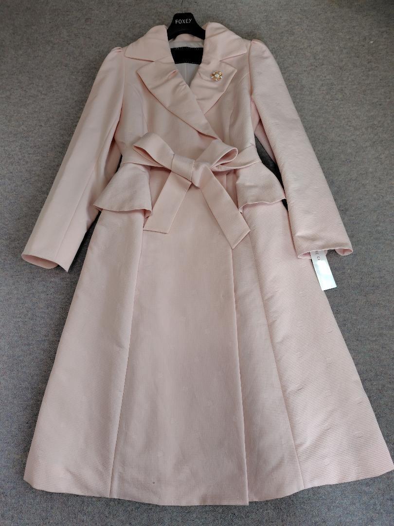 新品　TO BE CHIC　ブローチ付ジャカードタフタ コート40ピ88000円 新品 TO BE CHIC ブローチ付ジャカードタフタ コート40ピ88000円