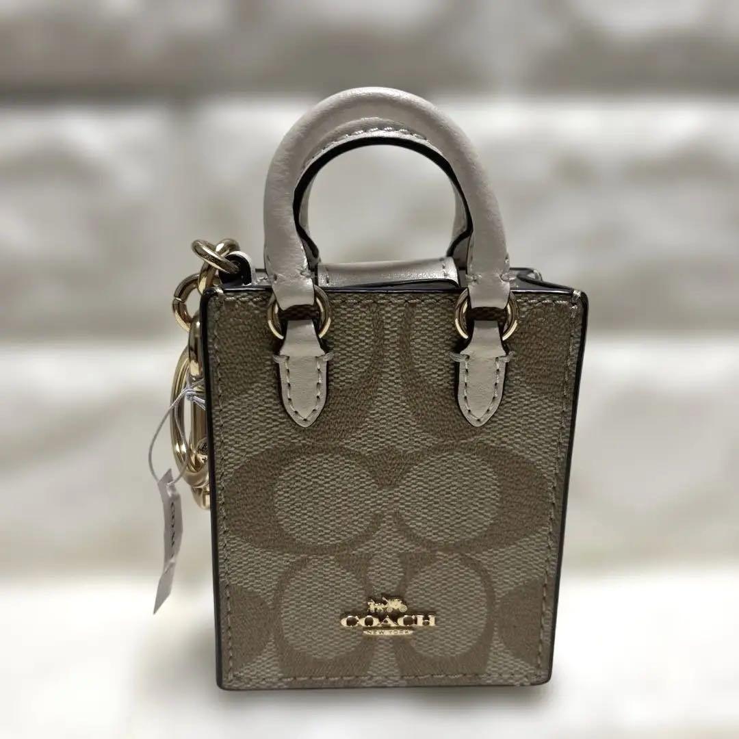COACH ミニトート バッグチャーム　シグネチャー　アイボリー