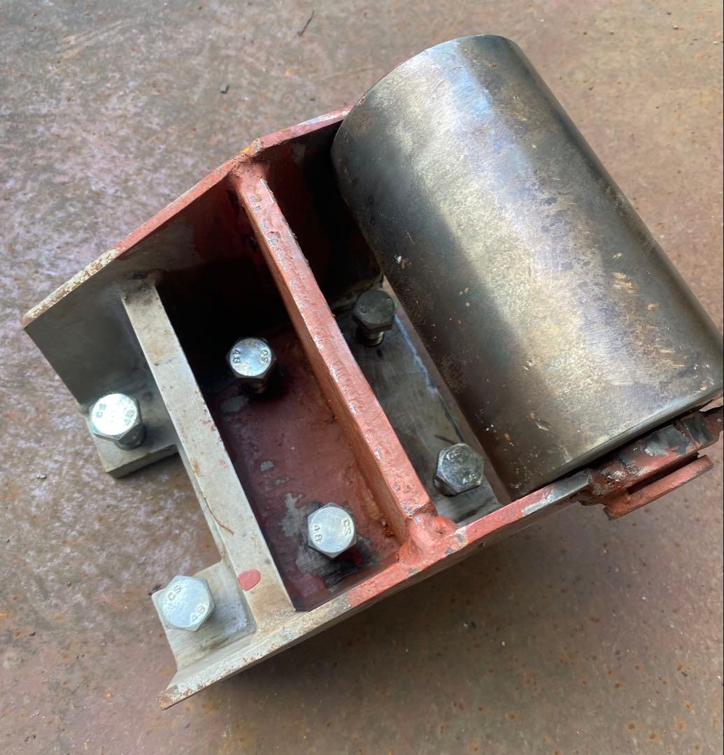 ローラーブラケット コンベアローラーブラケット目立った傷や汚れなし