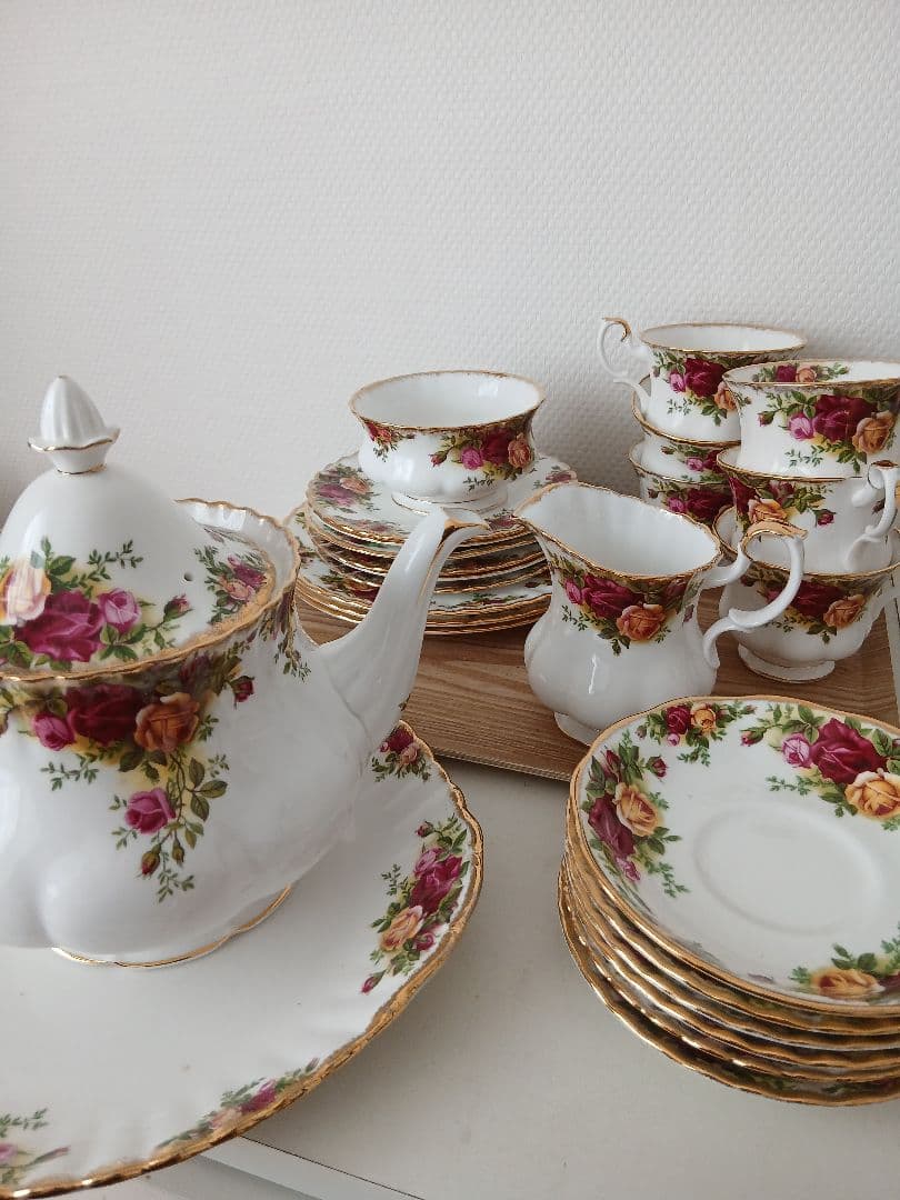 ROYAL ALBERT 花柄ティーセット ポット カップ ソーサー目立った傷や汚れなし