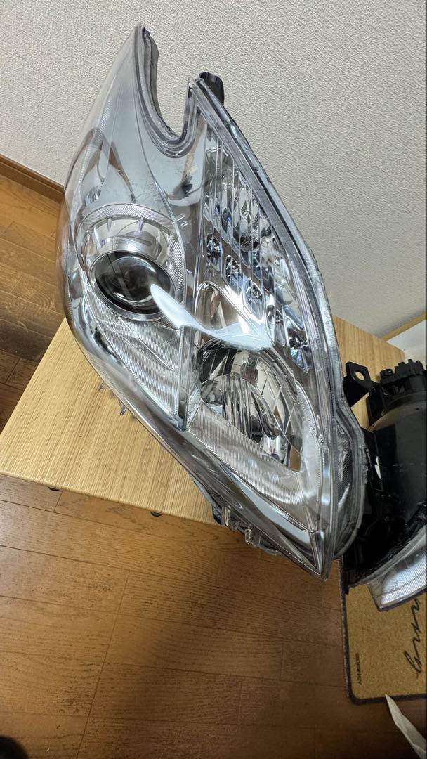 ZVW30プリウス30前期ヘッドライト左右セット