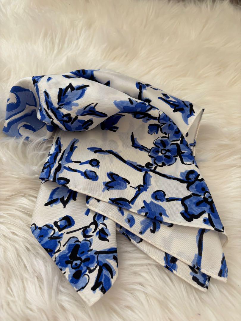 Tory Burch☆ロゴ 花柄 シルク スカーフ♪【送料込】 TORY BURCH 花柄シルクスカーフ - メルカリ