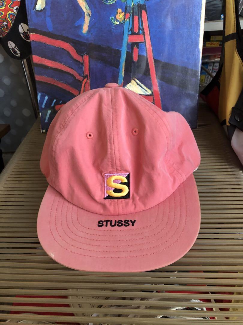 Stussy キャップ　サーモンピンク STUSSY X UO STUSSY LOGO STRAPBACK CAP | BREAKS GENERAL STORE