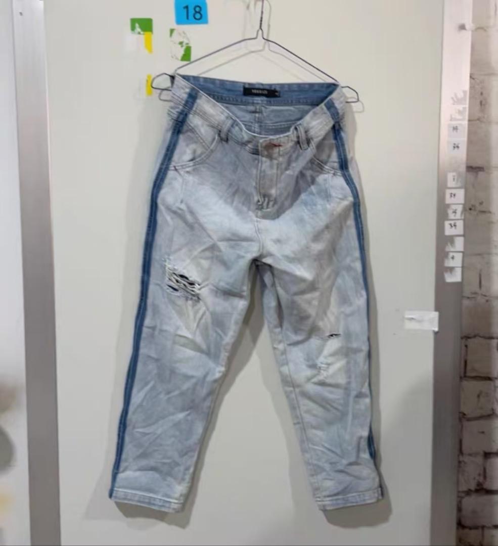 ライトブルーデニムパンツ サイドストライプ
