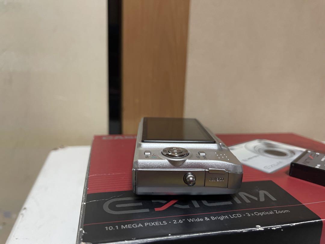 CASIO EXILIM EX-Z1050 コンパクトデジタルカメラ シルバー