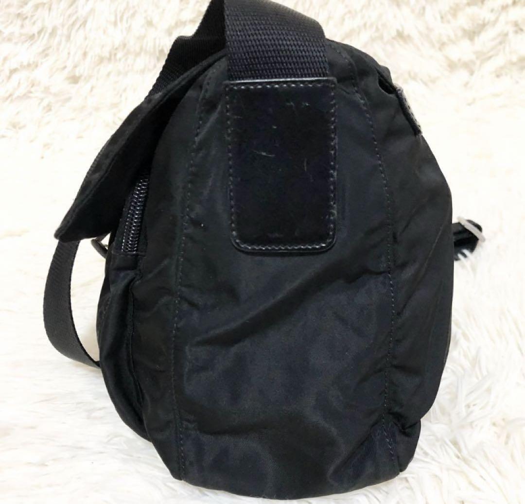 PRADA 希少カラー メッセンジャー クロスボディ 三角ロゴ PRADA 希少カラー メッセンジャー クロスボディ 三角ロゴ