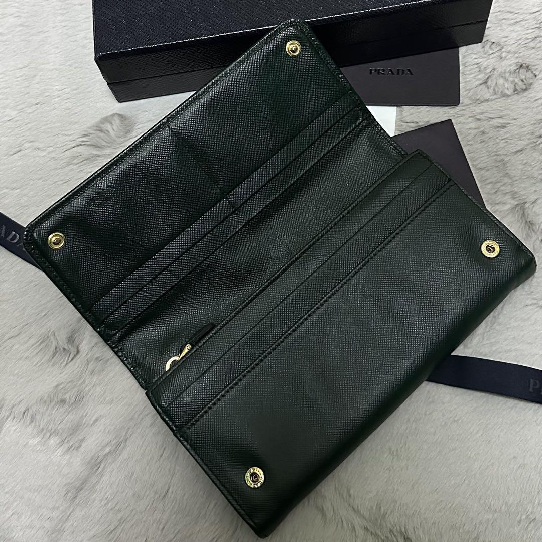 PRADA プラダ　折り財布　グリーン　ロゴ金具　サフィアーノレザー