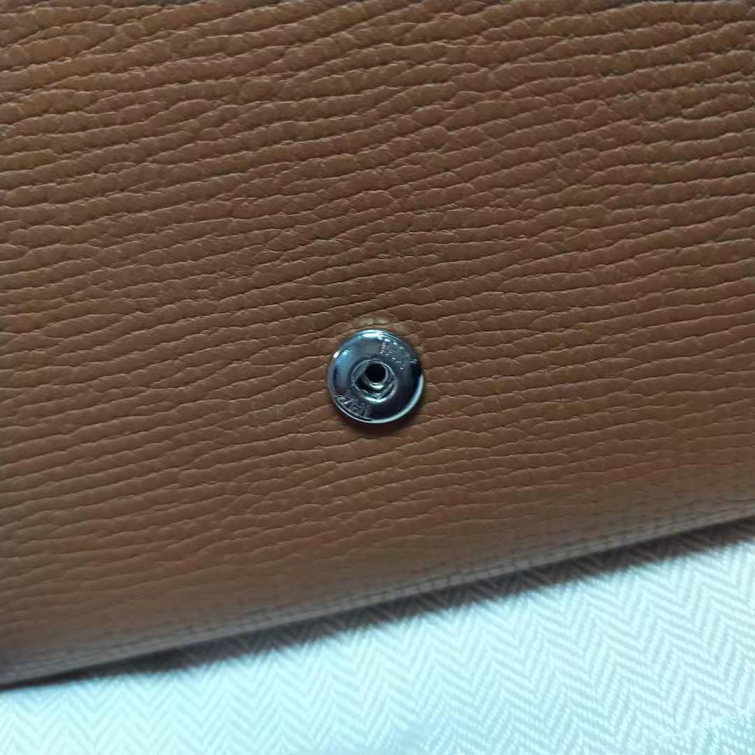 LOEWE ブラウン 二つ折り財布 チェーン付き