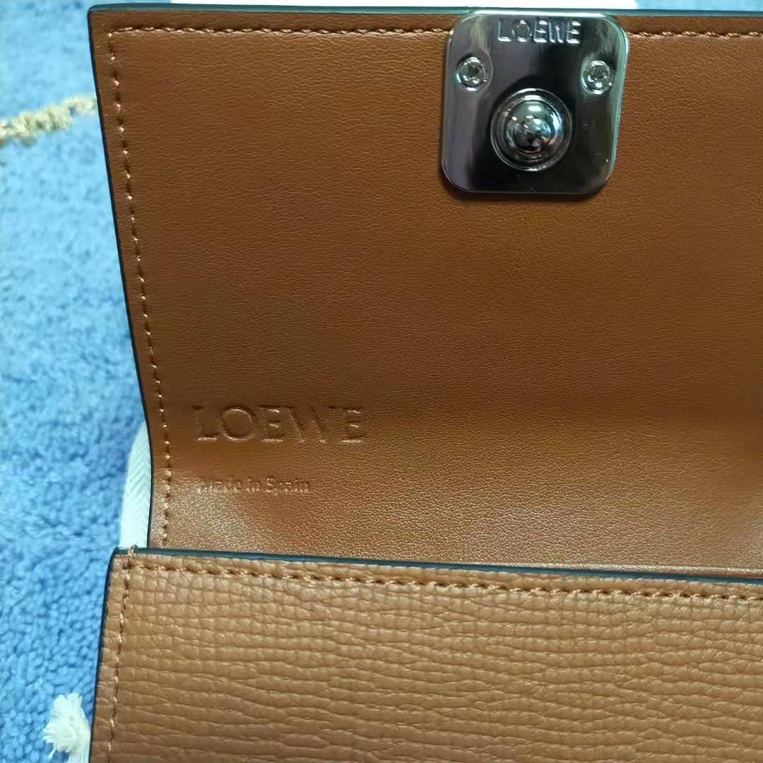 LOEWE ブラウン 二つ折り財布 チェーン付き