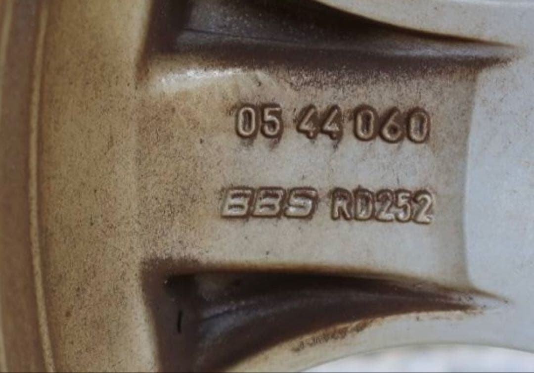 Volkswagen ゴルフ17インチ ホイールとスタッドレスタイヤ 4本セット Volkswagen ゴルフ17インチ ホイールとスタッドレスタイヤ 4本セット