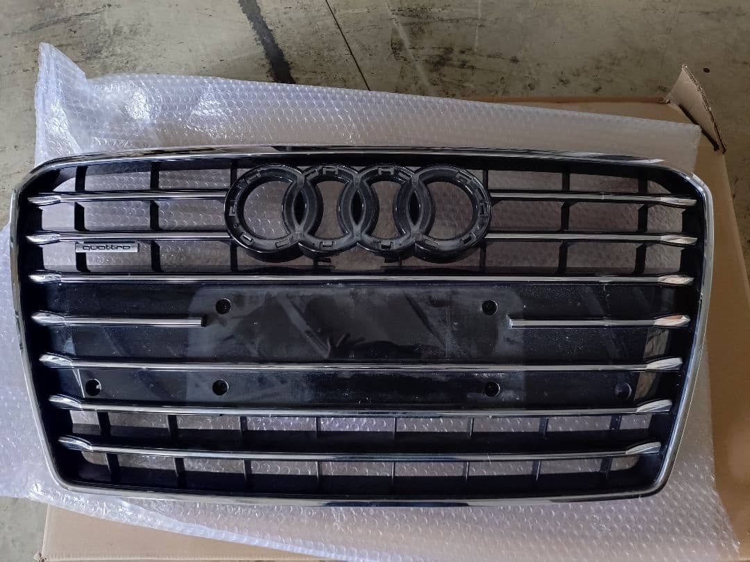 Audi A7 2013年式　純正フロントグリル