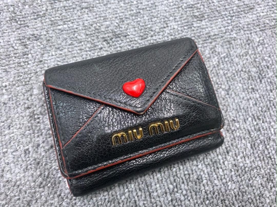 29%割引 華麗 【値下】MIUMIU Madras Love 財布 三つ折財布