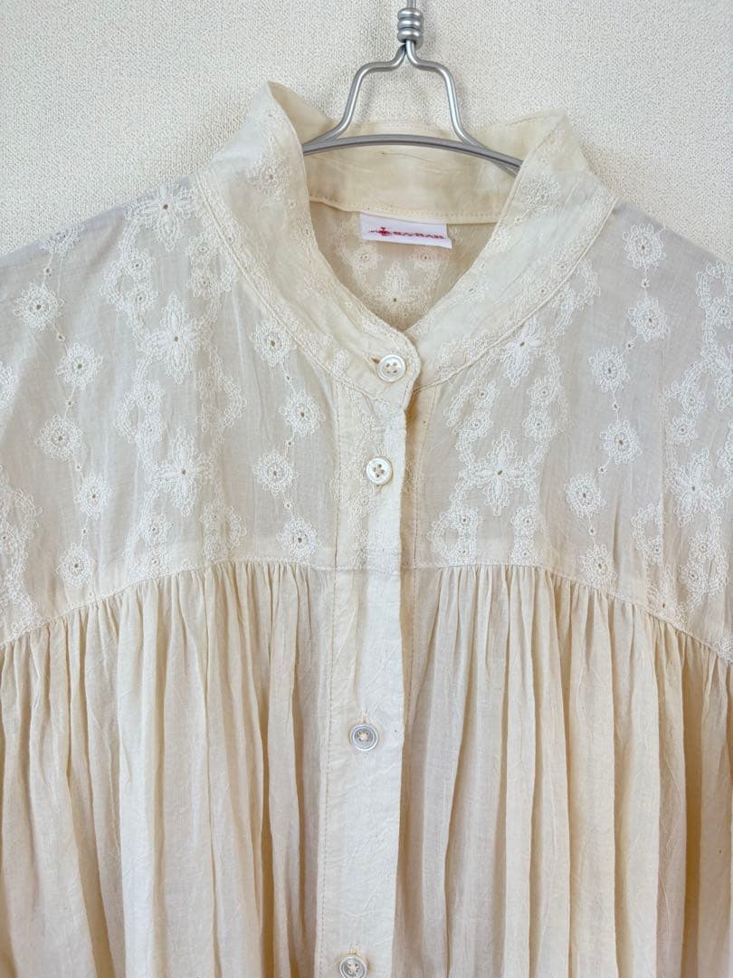 お値下げ　sa-rah スタンドネックギャザーワンピース五分袖　エクリュ