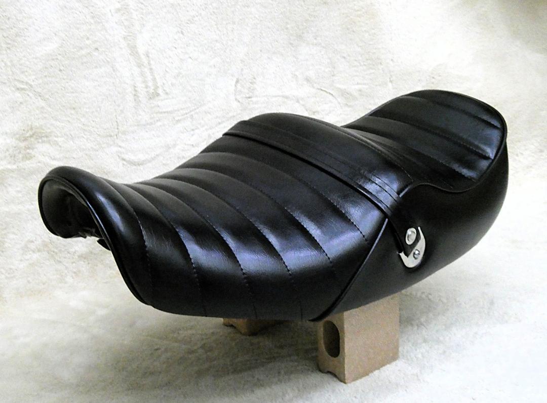 Z900RS 黒皮 タックロール シート /完成品 あんこ抜き 新品