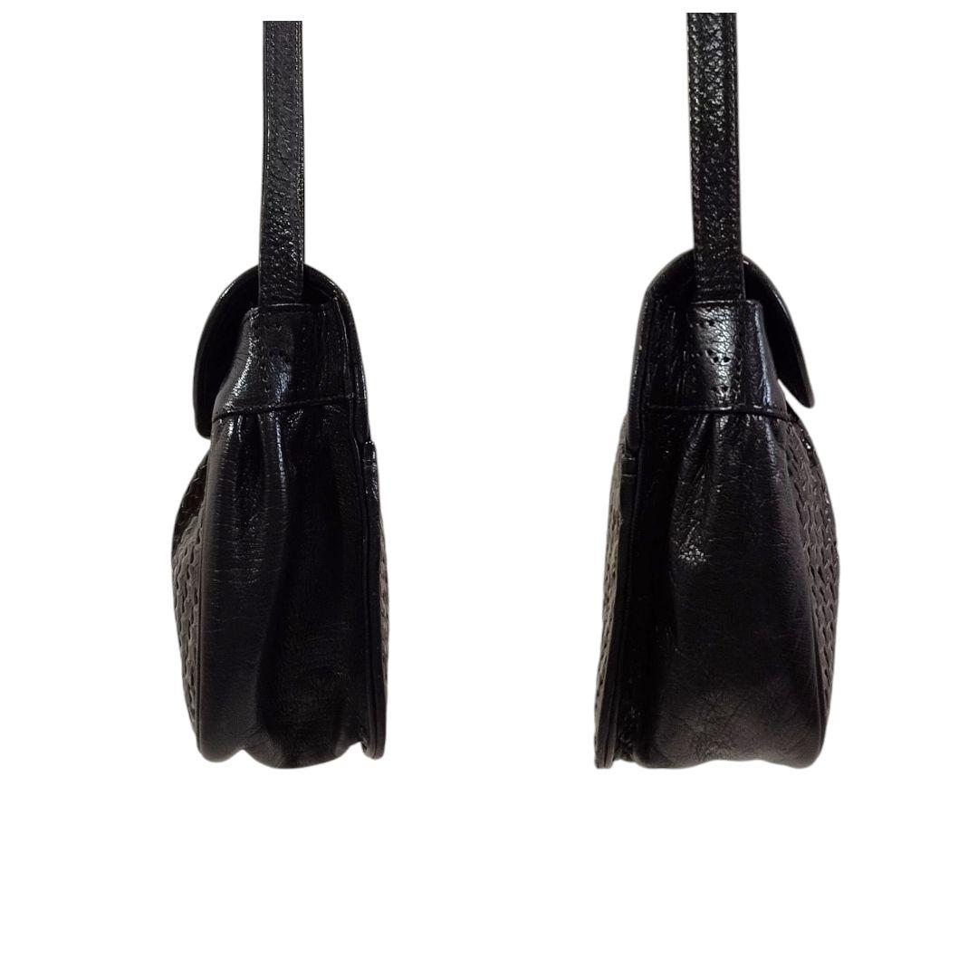 美品 正規品 FENDI フェンディ ショルダーバッグ 編み込みレザー 黒 鞄
