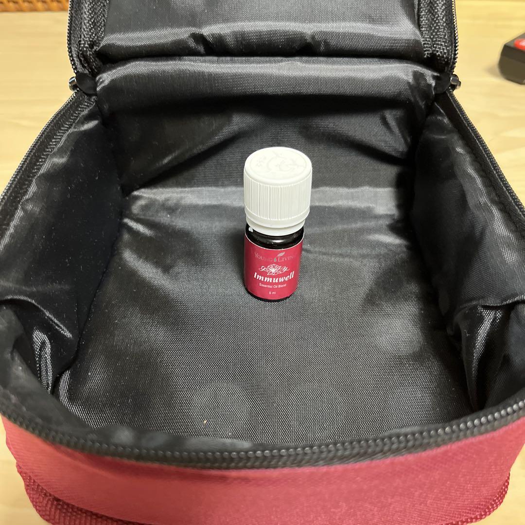 Young Living Immuwell エッセンシャルオイル 。ケース付き