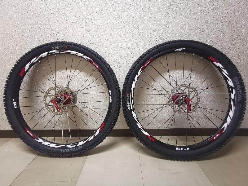 45NRTH 26 x 2 スパイクタイヤ + ホイール 100mm 135mm 45NRTH 26 x 2 スパイクタイヤ + ホイール 100mm 135mm