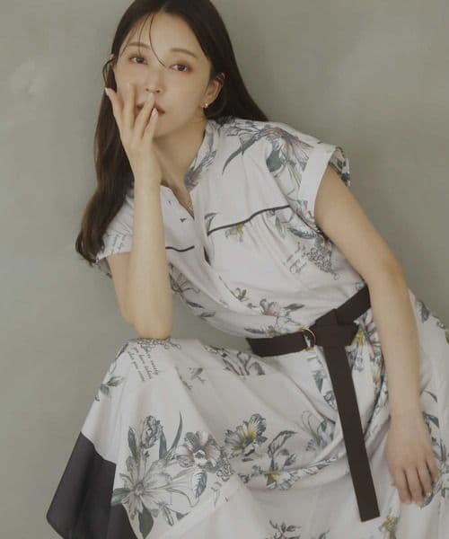 Noela ノエラ スカーフ柄ワンピース 半袖 ロング丈 15周年 Noela ノエラ スカーフ柄ワンピース 半袖 ロング丈 15周年