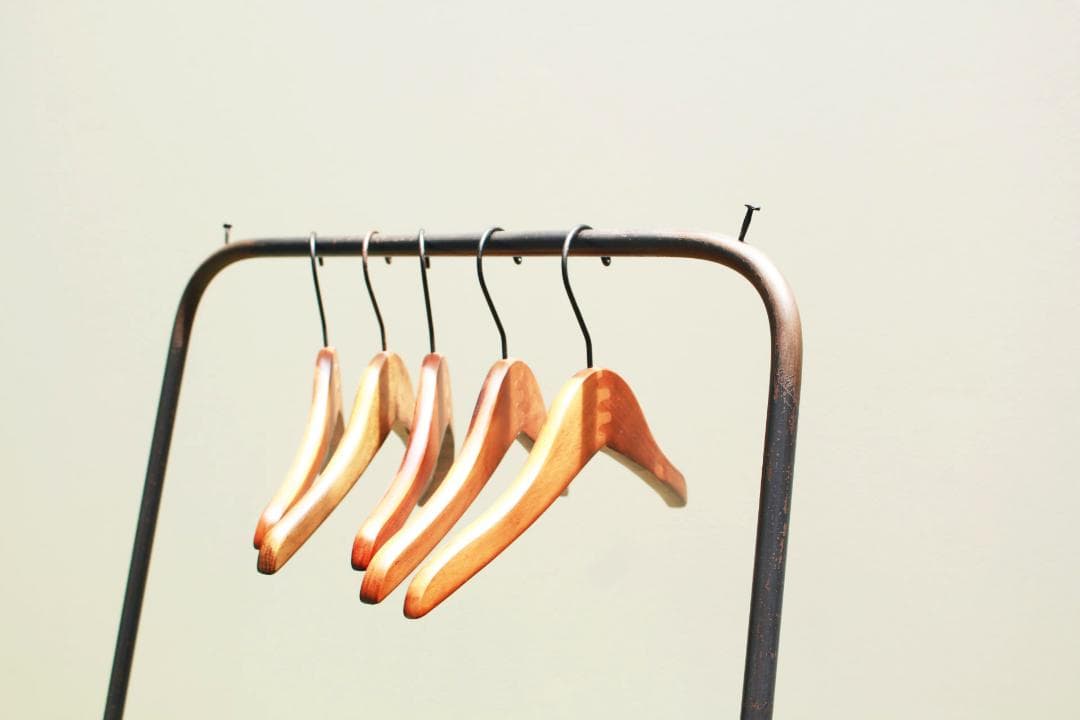 【直接引取／静岡】アイアン製子供用ハンガーラック／ヴィンテージハンガー10本付 楽天市場】ハンガーラック カーテン付 ロートアイアン 姫系 収納