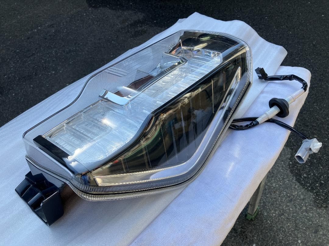 左リヤコンビネーションランプ(ダイハツタント) 左リヤコンビネーションランプ(ダイハツタント)