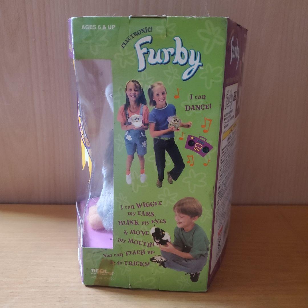Furby 電子ぬいぐるみ グレーと白　新品未開封品　廃盤品 Furby 電子ぬいぐるみ グレーと白 新品未開封品 廃盤品