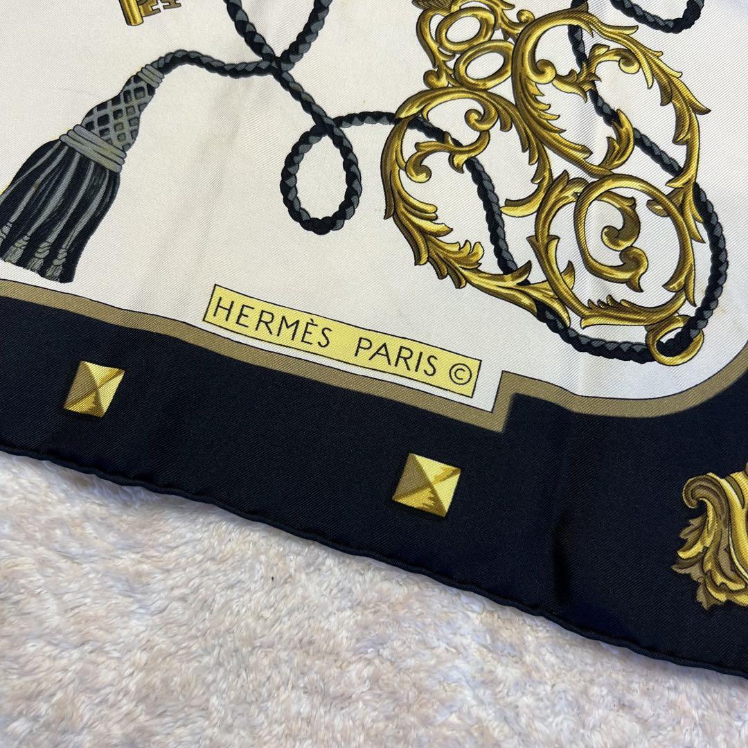 HERMES エルメス カレ90 LES CLES 大判シルクスカーフ 鍵柄