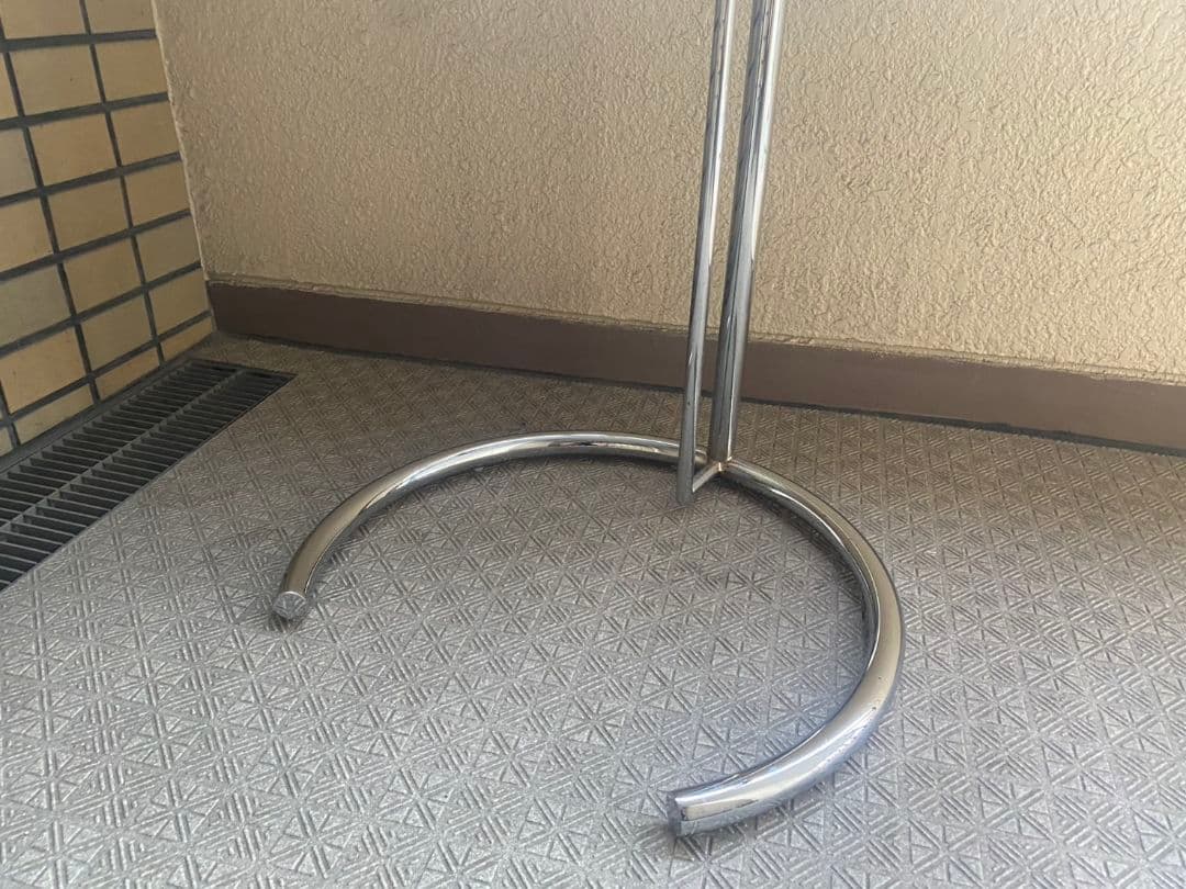 サイドテーブル