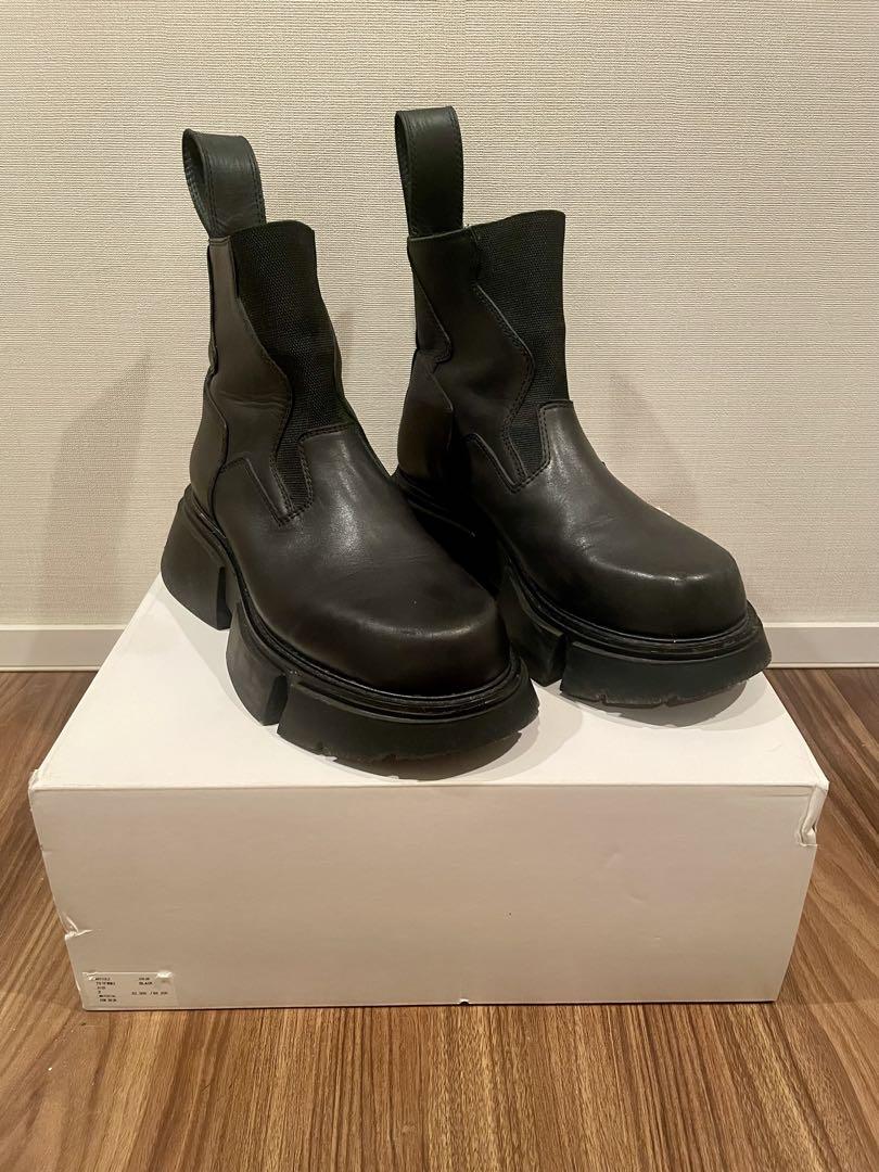 ブラック