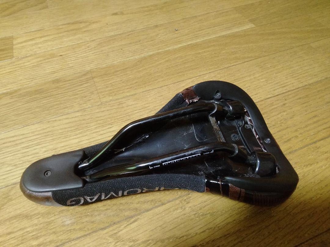 希少 クロマグ サドル 美品