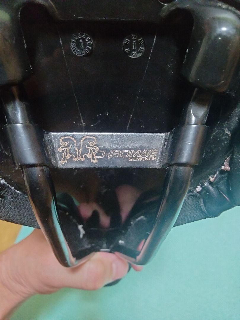 希少 クロマグ サドル 美品