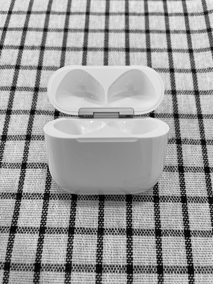AirPods4本体 ホワイト 充電ケース付き ノイキャンなし AirPods4本体 ホワイト 充電ケース付き