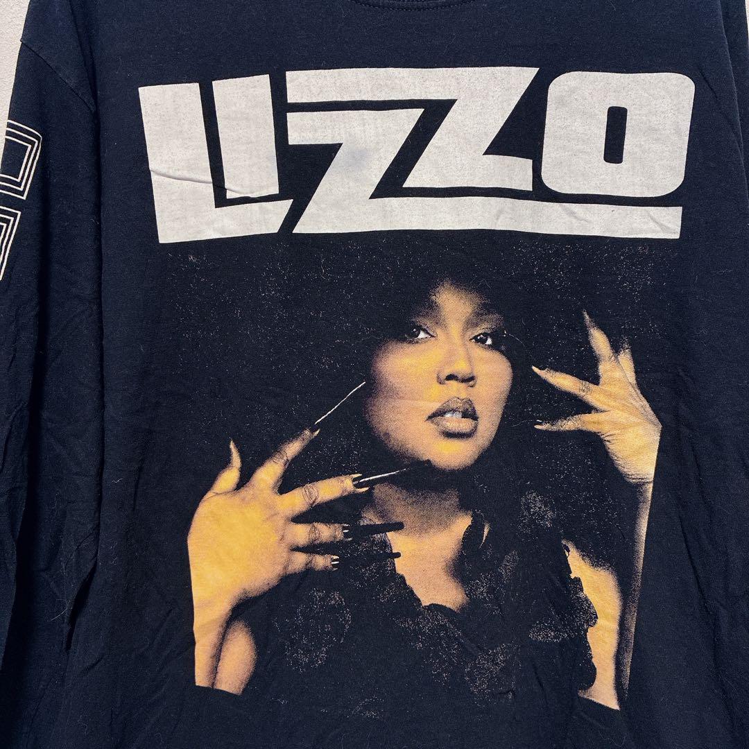 グラフィックプリント ブラックロングスリーブTシャツ LIZZO ブラック ロングスリーブ Tシャツ グラフィックプリント