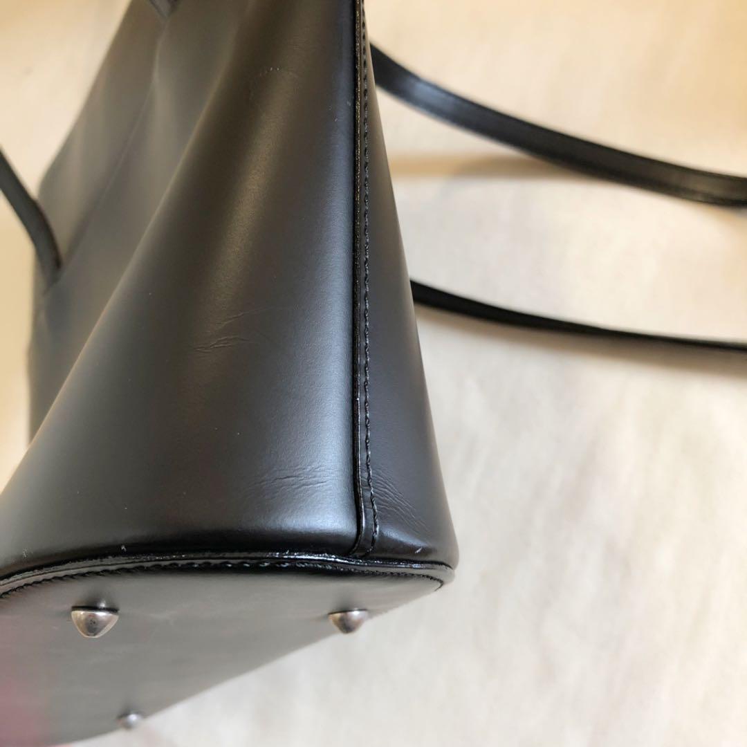 【バッグ】 バーバリーBurberryレザートートバッグ バケツ型黒オールレザー ToOnB-m36309213300 のデザイン